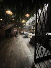 8 Lounge Cocktail bar & Restaurant