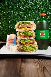 Hot Dogs e Burguers no Guaruja Maringa Lanches