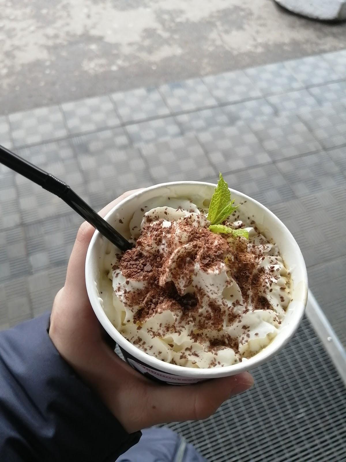 Бородатый бариста