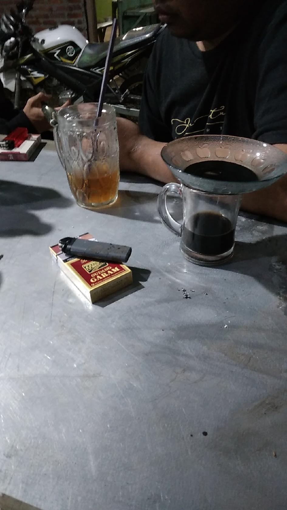Warung makan dan minum *kaji pras*