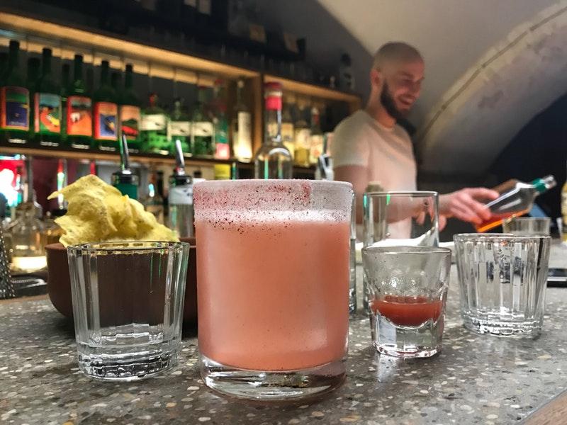 Veladora. Tacos y tragos
