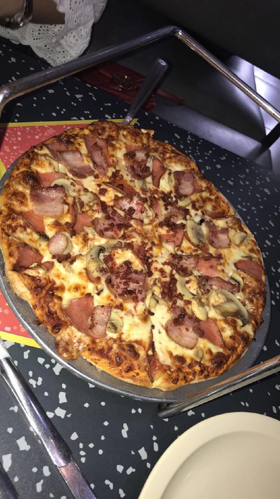 Hollywood Pizza