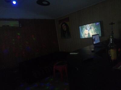 Kiss pub one