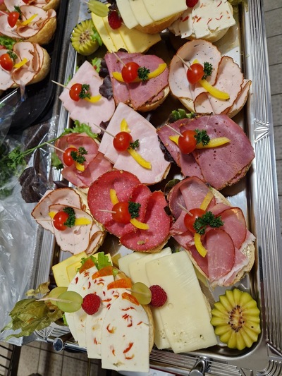 Helbraer WURST & BACKHAUS ist ein Spezialitätengeschäft der Ossi-Wurst.de UG