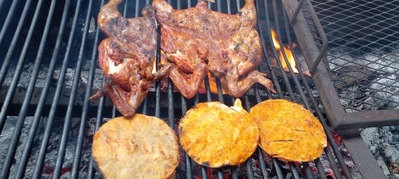 Pollos asados a la leña