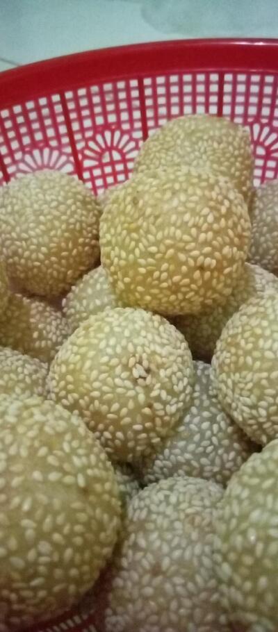 Kue lapis dan cake,kerajinan rotan kursi dll