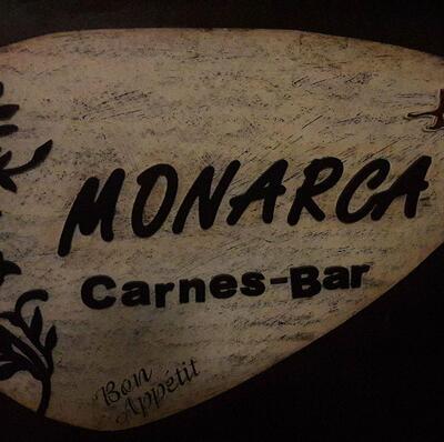 Monarca Carnes Bar.