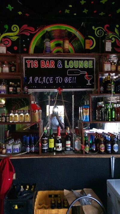 TIS BAR & Lounge
