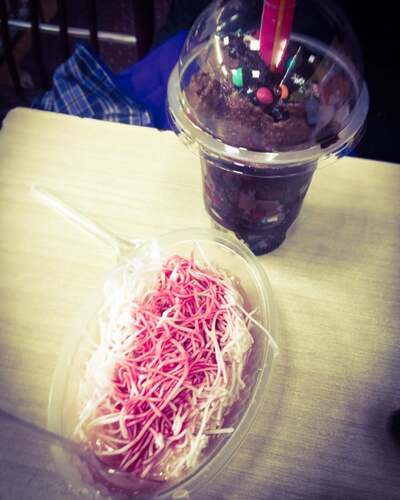 Sharif Ice Cream & Juice Bar آب میوه و بستنی شریف