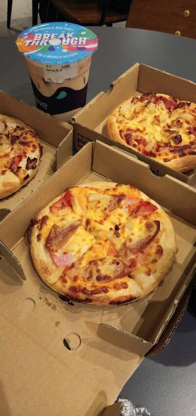 Pizza Hut Restaurant I-City Central