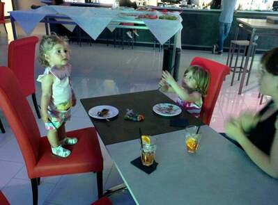 Vintage - Restaurant, Music show, Café