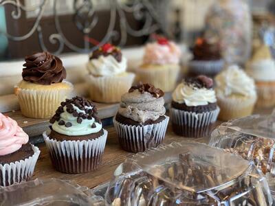 Cupcakes And Kisses