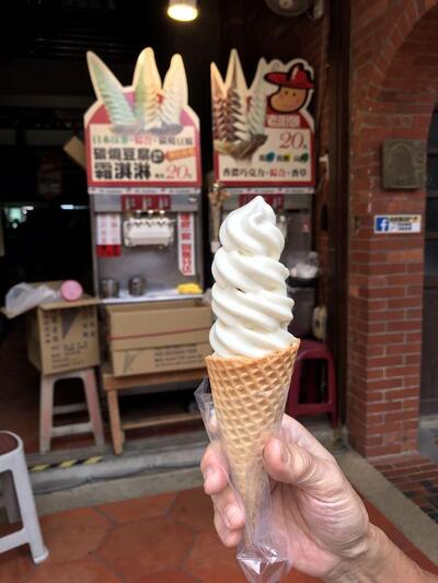 老街頭炭燒豆腐霜淇淋