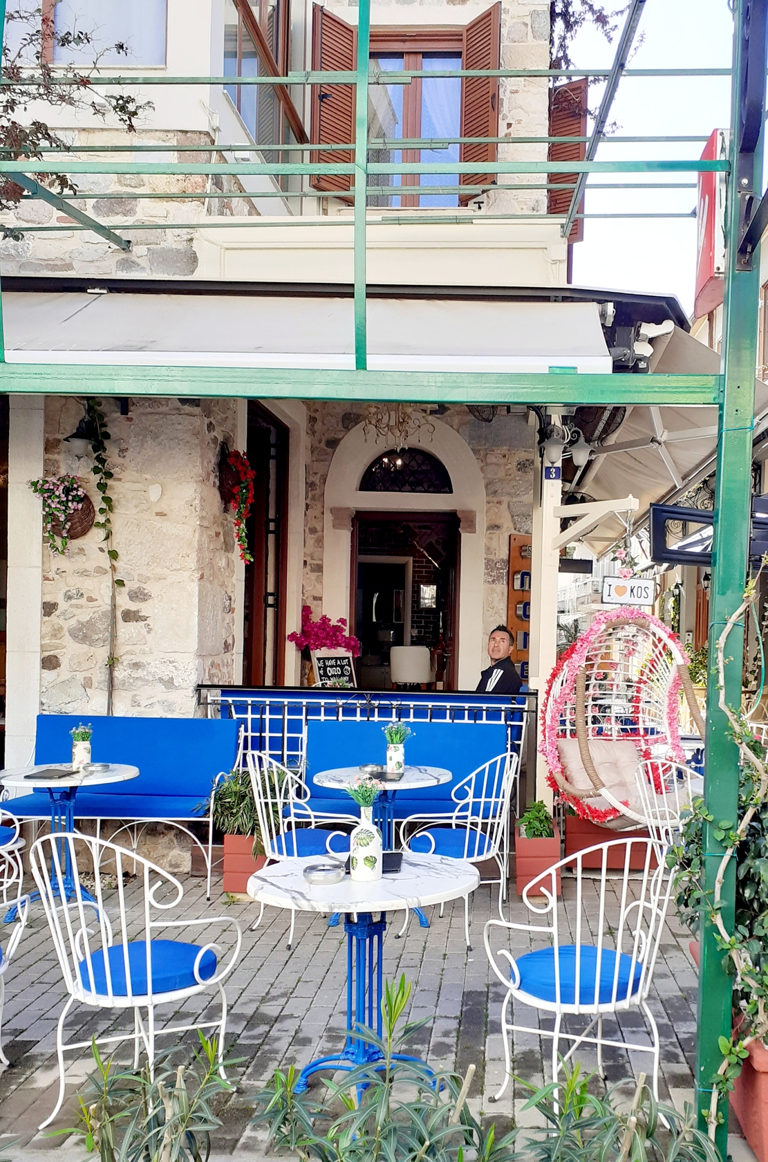 More Cafe Bar