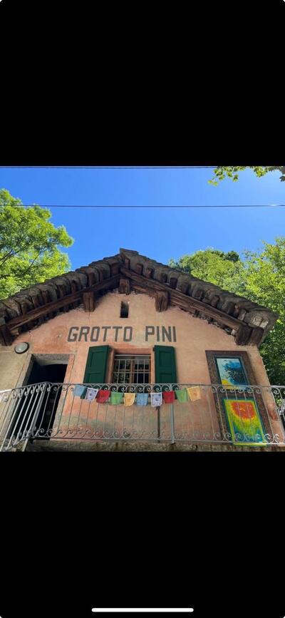 Grotto Pini foto
