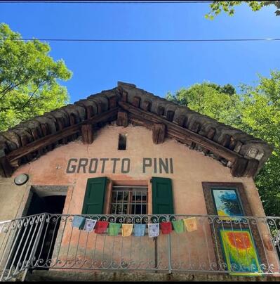 Grotto Pini foto