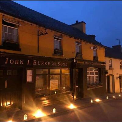 John J. Burke's Bar & Restaurant, Tí Bhúrca, Clonbur. Co Galway. F12X251