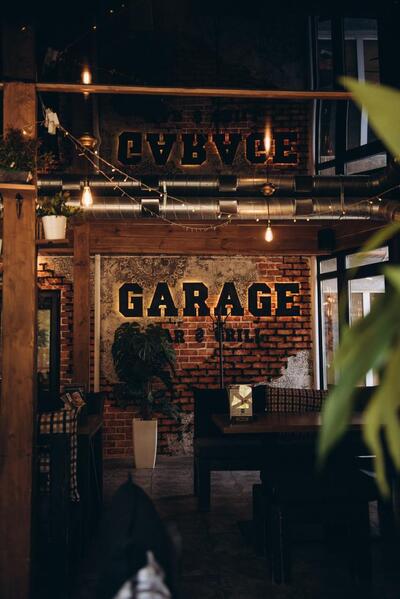 Garage Bar&Grill