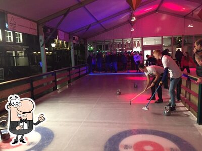 Installez-vous à l'une des tables de N'icebar