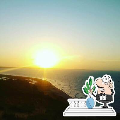 Descubra o exterior do Restaurante garfo com letras