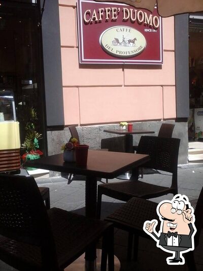 Siediti a un tavolo di Caffe duomo Naples