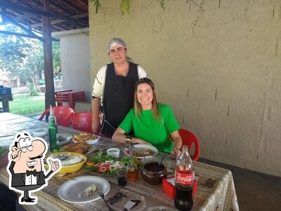 Sente em uma das mesas no Varanda Do Peixe