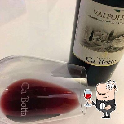 Ordina un bicchiere di vino WineOut