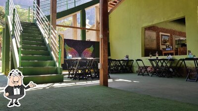 O interior do Serra Verde Restaurante e Café