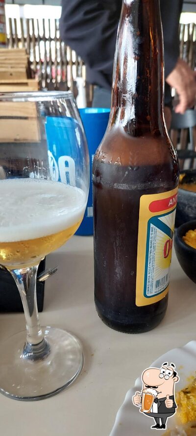Ô BAHEA serve uma opção de cervejas