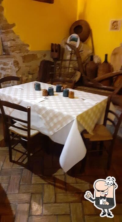 Gli interni di Ostaria43 Formia