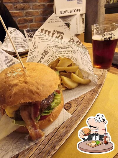 L'Anonimo Different Pub Pub - Birreria - Hamburgeria serve un'ampia selezione di opzioni per gli amanti dell'hamburger