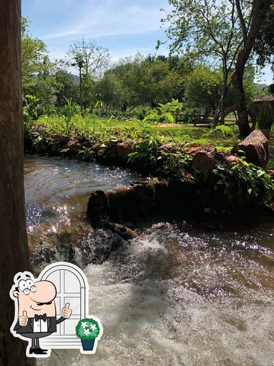 Veja a área externa do Restaurante do Rio Sucuri