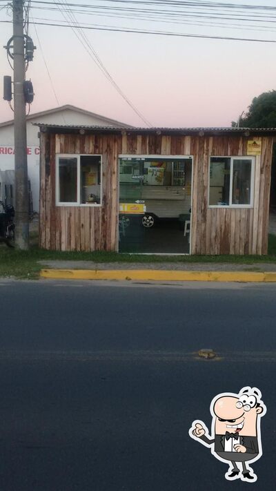 Veja imagens do exterior do Pintos Burguer
