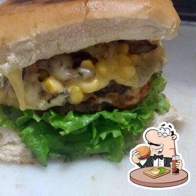 Peça um dos hambúrgueres servidos no Kauan Lanches Curupá