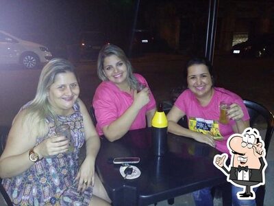 O interior do No Trabalho Bar