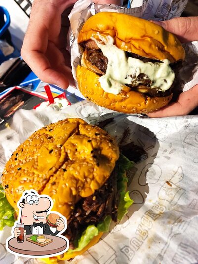 Experimente um dos hambúrgueres disponíveis no Embrasa BBQ Food truck