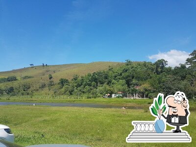 Você pode espairecer no na área externa do Restaurante Do Edmundo