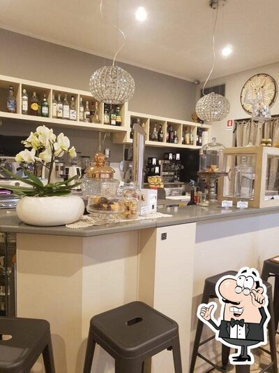 Dai un'occhiata agli interni di Bar Angiecafè