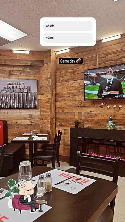 Installez-vous à l'une des tables de Amir