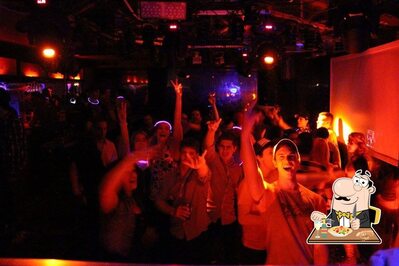 Plats à Complexe Bar Chez Pull