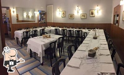 Siediti a un tavolo di Ristorante Vittoria