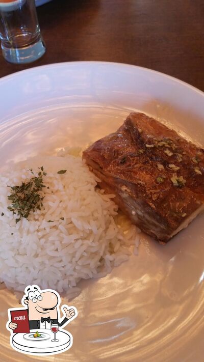 Platos en Boobalai Resto Bar