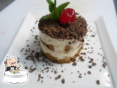 Pippo serve uma escolha de sobremesas