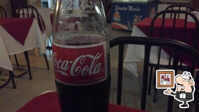 Sente em uma das mesas no Pizzarezzo Primavera