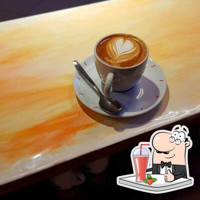 Goditi qualcosa da bere al pub & bar Snack Cafe' Dei Mulini