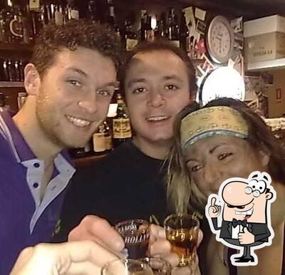 Goditi un drink alla pizzeria dadda's