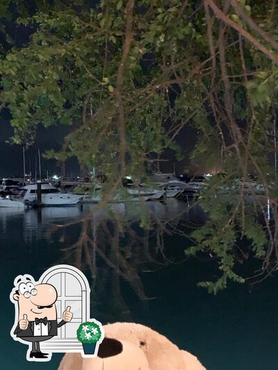 Veja imagens do exterior do Lafayette