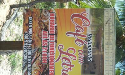 O Restaurante garfo com letras tem seu próprio logotipo