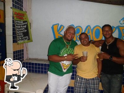 Desfrute de um drinque no Karaokê Bar do Bruno