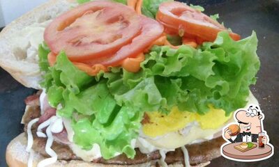 Delicie-se com um hambúrguer no Quiosque Beira Rio Jahú SP